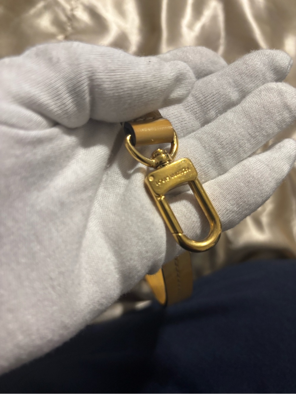 Authentic Louis Vuitton Leather Bag Strap 28” with Gold Hardware new condition - Picture 4 of 8